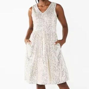 Nwt Women's DRAPER JAMES RSV V-Neck Sequin Dress
by DRAPER JAMES RSVP SZ 8